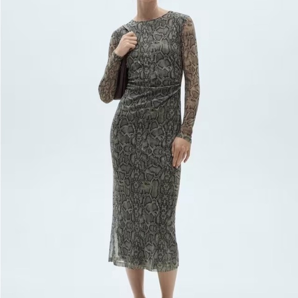 Mango Clauden Snake Print Mesh Dress
#1152 - Picture 1 of 8